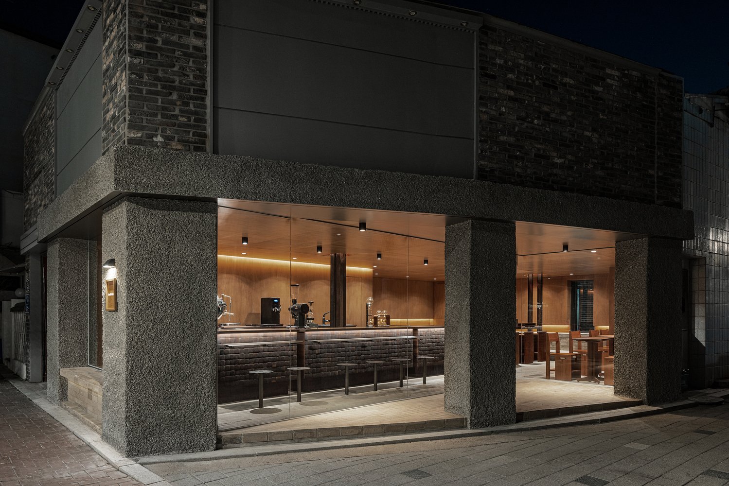 Studio Motif 的 Komfortabel Anguk 咖啡