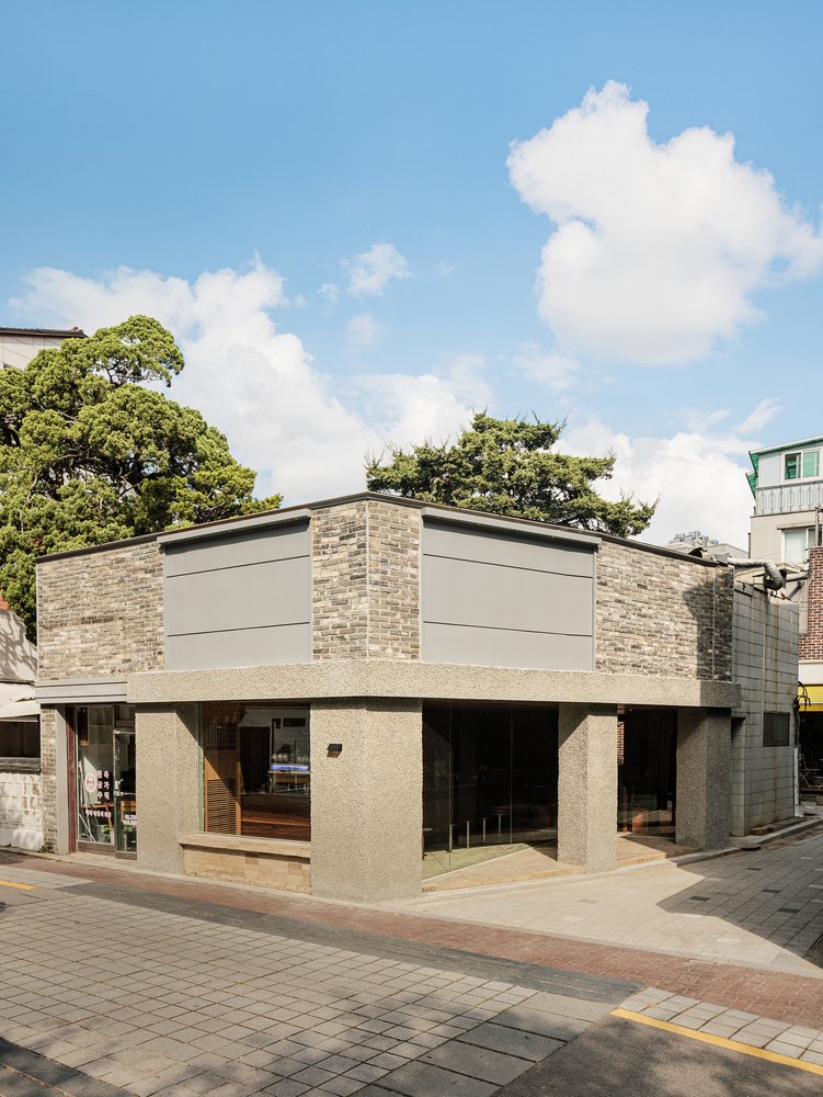 Studio Motif 的 Komfortabel Anguk 咖啡