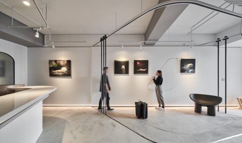 共和设计的宽严画廊