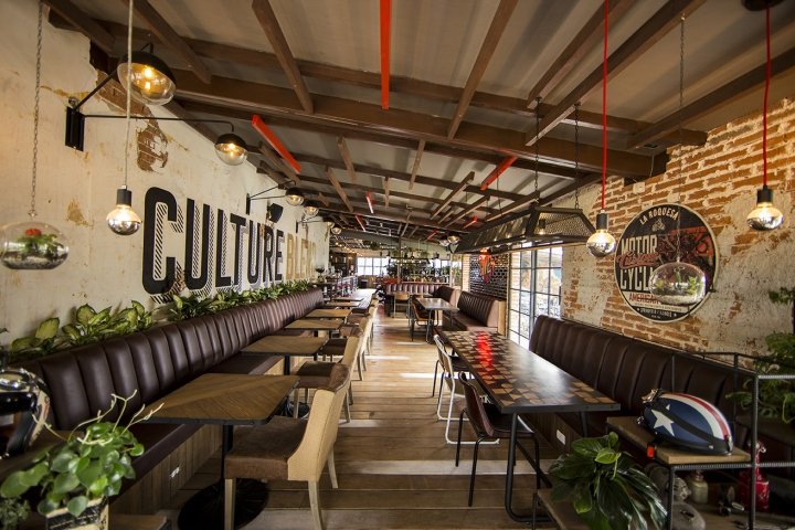 Plasma Nodo 的 La Roquesa 餐厅酒吧，马尼萨莱斯 – 哥伦比亚