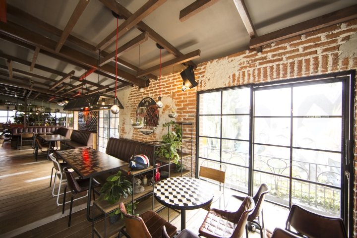 Plasma Nodo 的 La Roquesa 餐厅酒吧，马尼萨莱斯 – 哥伦比亚