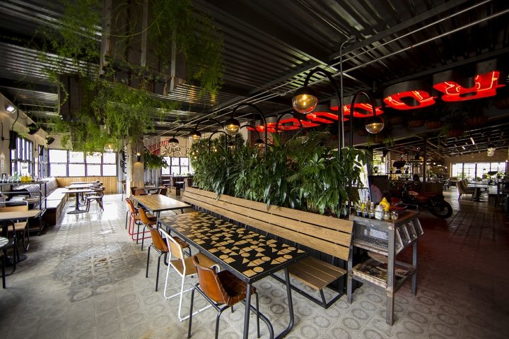 Plasma Nodo 的 La Roquesa 餐厅酒吧，马尼萨莱斯 – 哥伦比亚