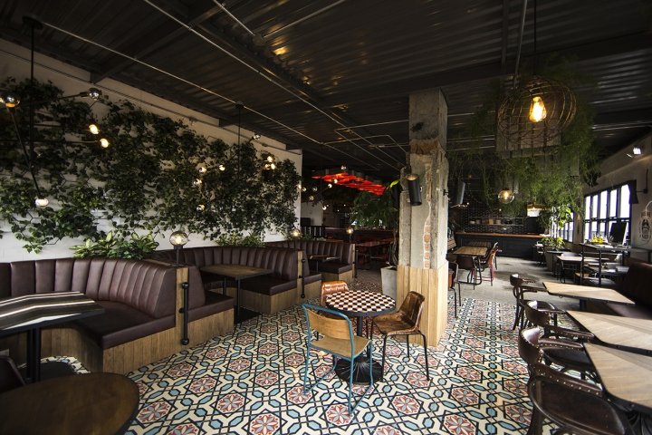 Plasma Nodo 的 La Roquesa 餐厅酒吧，马尼萨莱斯 – 哥伦比亚