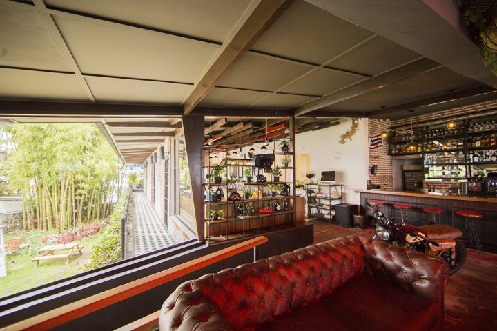 Plasma Nodo 的 La Roquesa 餐厅酒吧，马尼萨莱斯 – 哥伦比亚