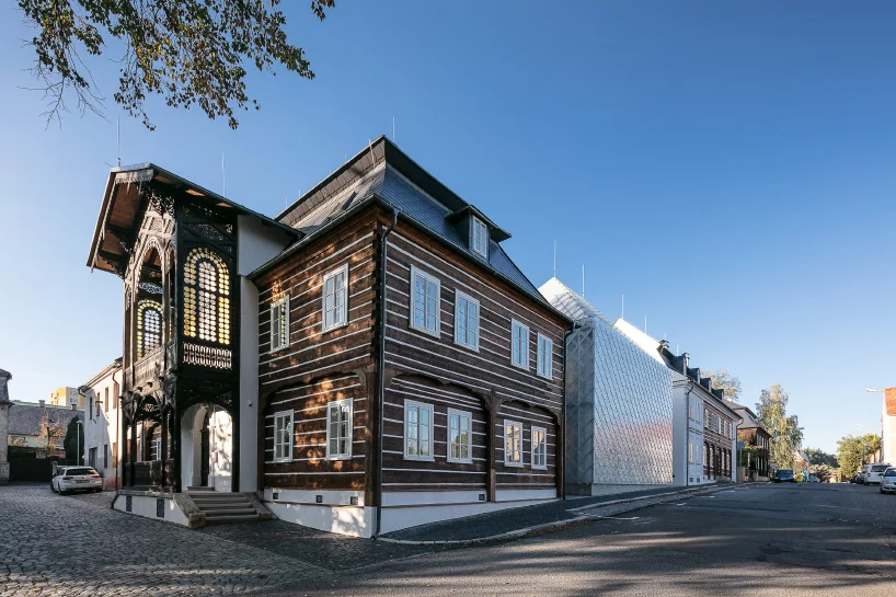 LASVIT 总部 / OV-A