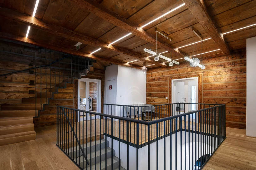 LASVIT 总部 / OV-A