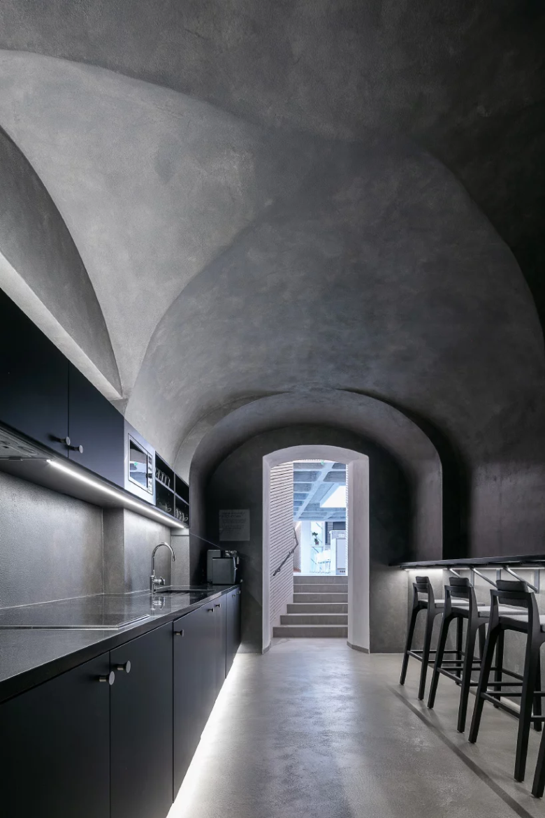 LASVIT 总部 / OV-A