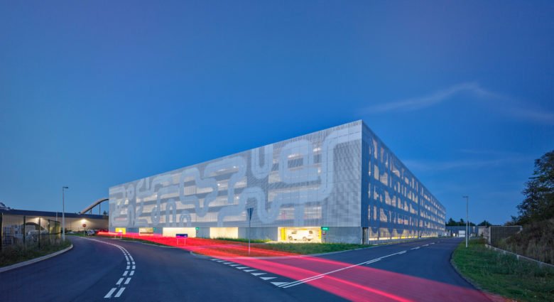 CEBRA 的乐高外墙