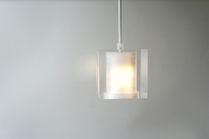 Atelier ARI 的 Pluglight