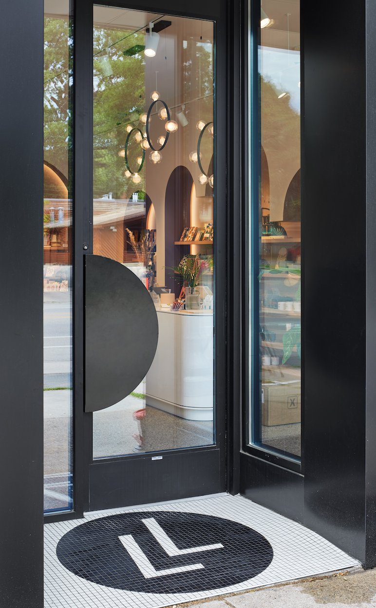 Larissa Loden 零售店和生产 / 办公设施