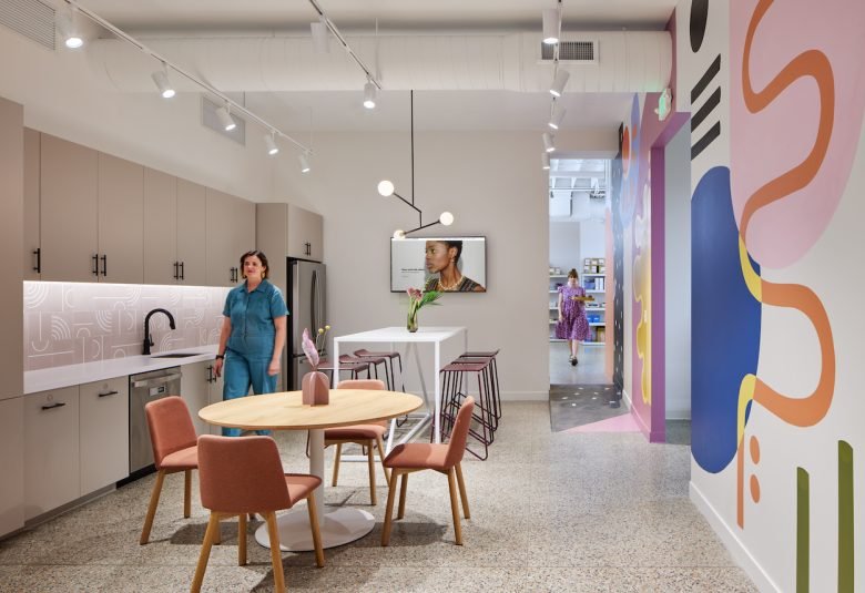 Larissa Loden 零售店和生产 / 办公设施