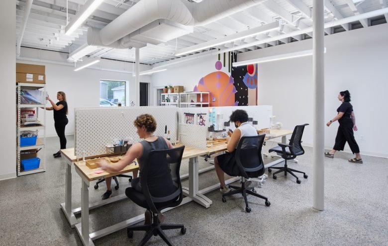 Larissa Loden 零售店和生产 / 办公设施