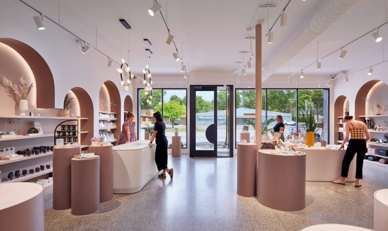 Larissa Loden 零售店和生产 / 办公设施