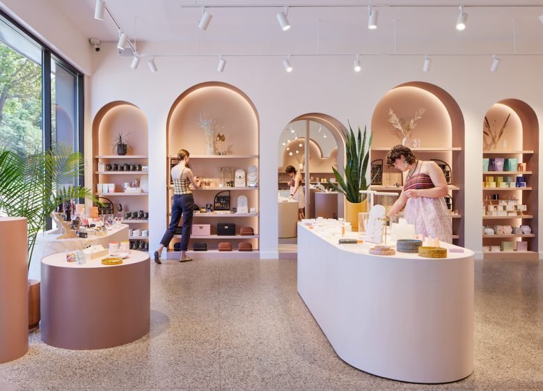 Larissa Loden 零售店和生产 / 办公设施