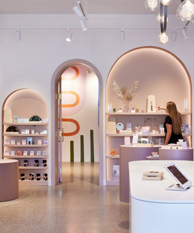 Larissa Loden 零售店和生产 / 办公设施