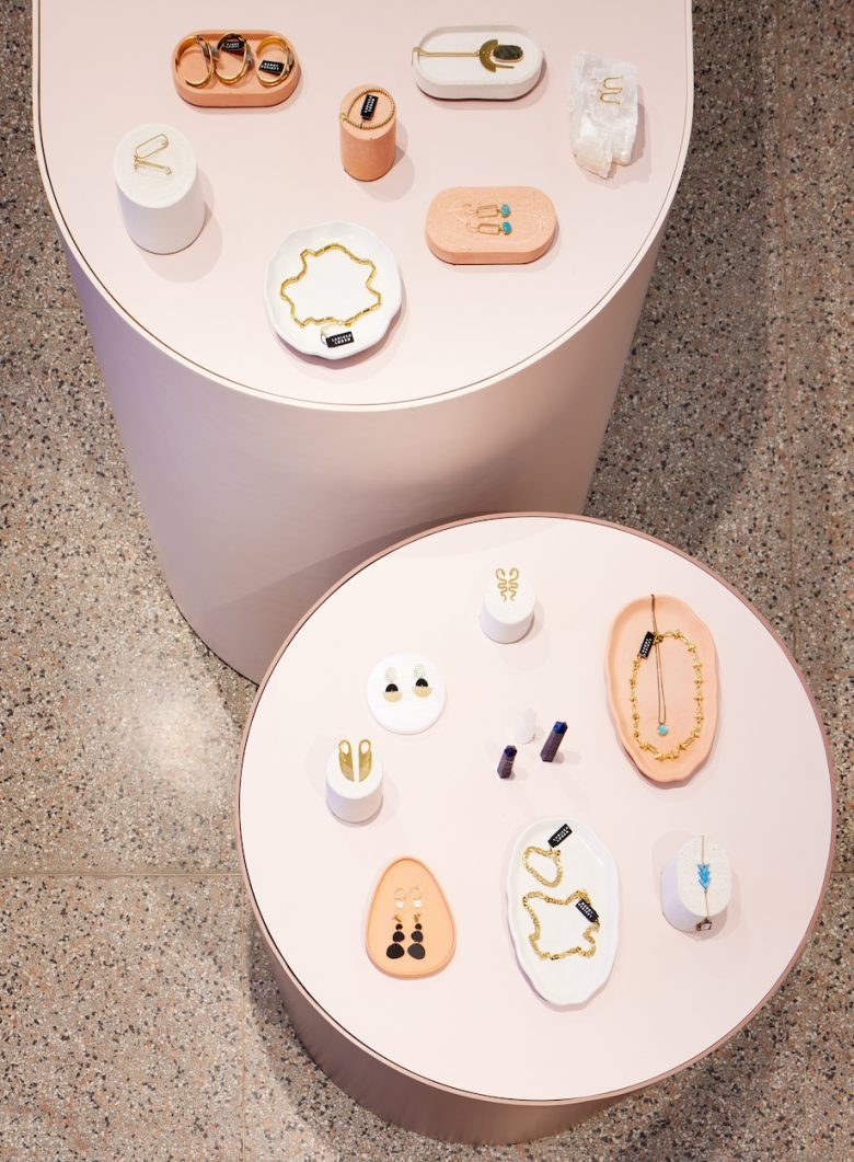 Larissa Loden 零售店和生产 / 办公设施