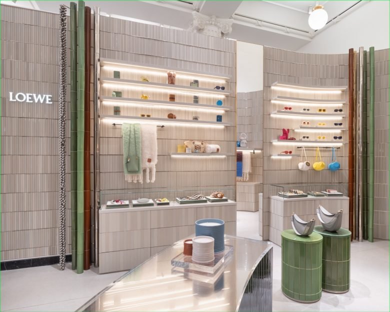 LOEWE 罗意威店中店