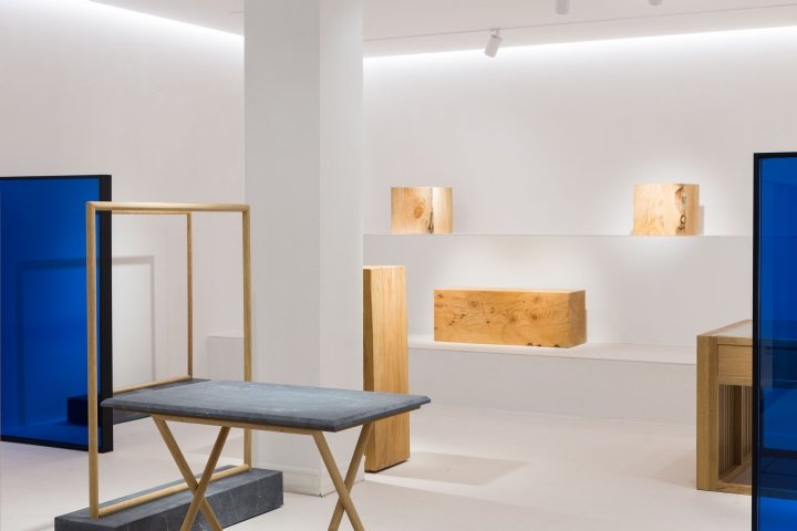 LOREAK 商店，由 Pensando en Blanco™ Studio 设计，圣塞巴斯蒂安 – 西班牙