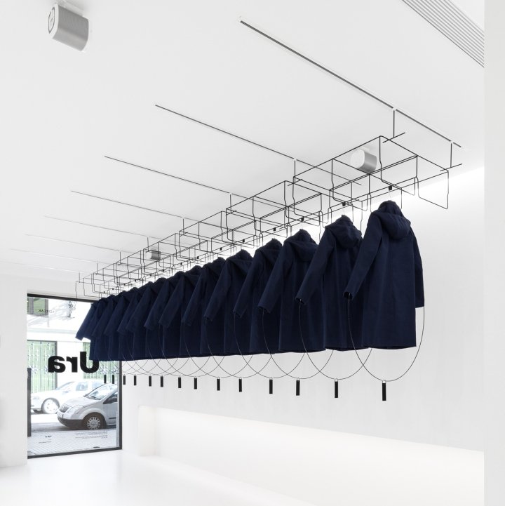 LOREAK 商店，由 Pensando en Blanco™ Studio 设计，圣塞巴斯蒂安 – 西班牙