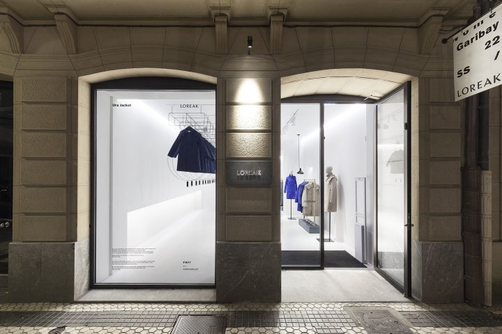 LOREAK 商店，由 Pensando en Blanco™ Studio 设计，圣塞巴斯蒂安 – 西班牙
