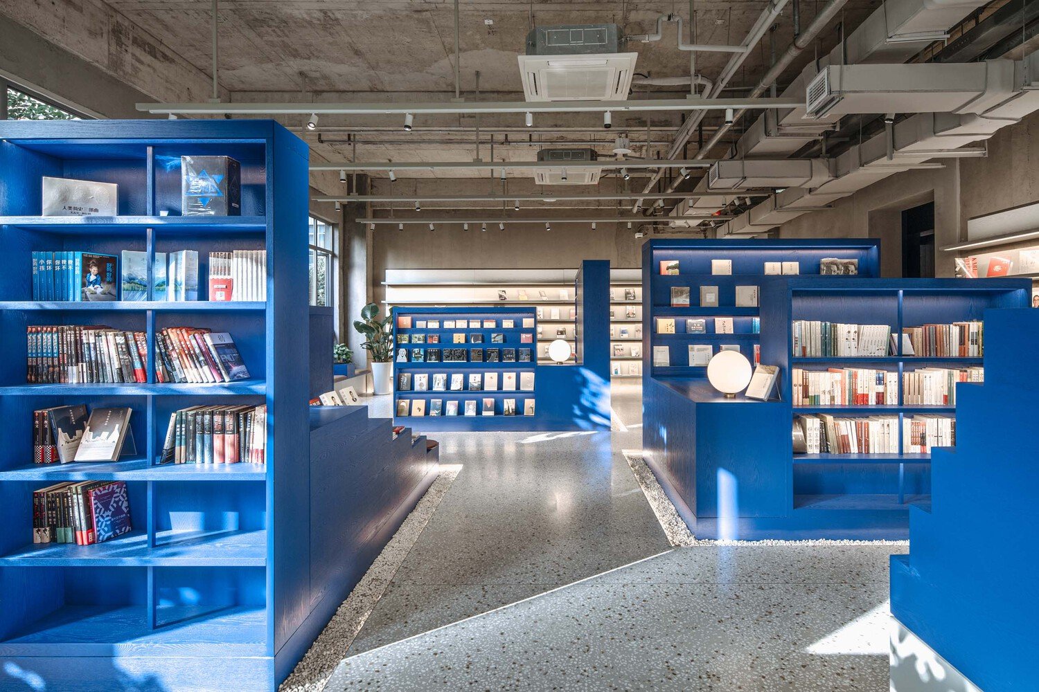 LVWA 书店由 Studio YUDA + Studio NOR 设计