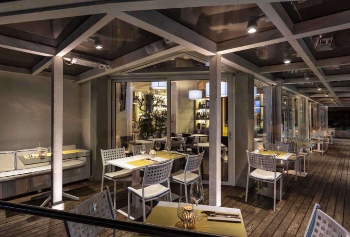 La Luma 酒吧由 Tecnam Progetti 和 Afa Arredamenti 设计，曼托瓦 – 意大利