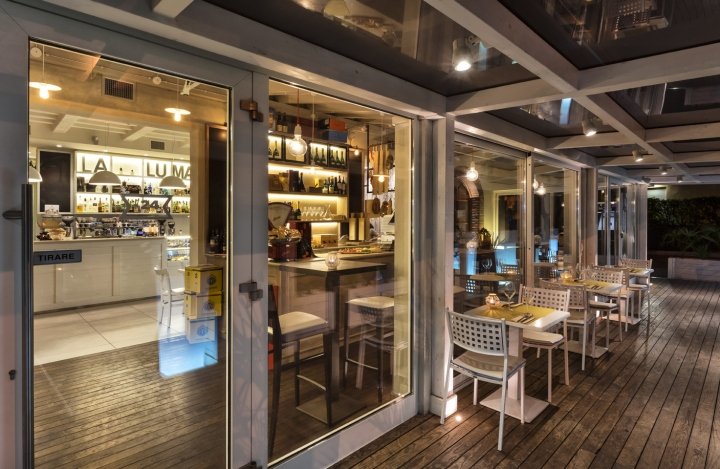 La Luma 酒吧由 Tecnam Progetti 和 Afa Arredamenti 设计，曼托瓦 – 意大利