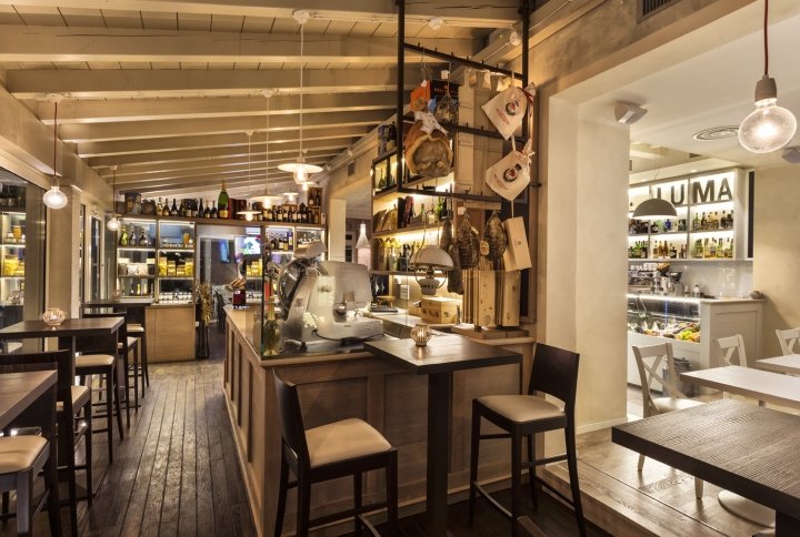 La Luma 酒吧由 Tecnam Progetti 和 Afa Arredamenti 设计，曼托瓦 – 意大利