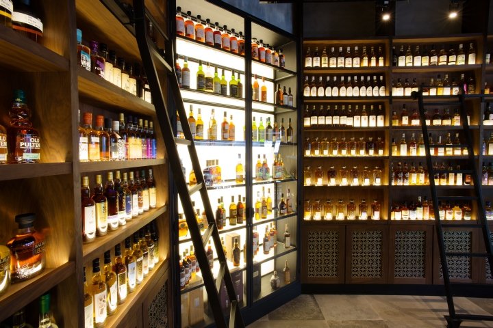 La Maison Du 威士忌由 ielo design 设计，新加坡