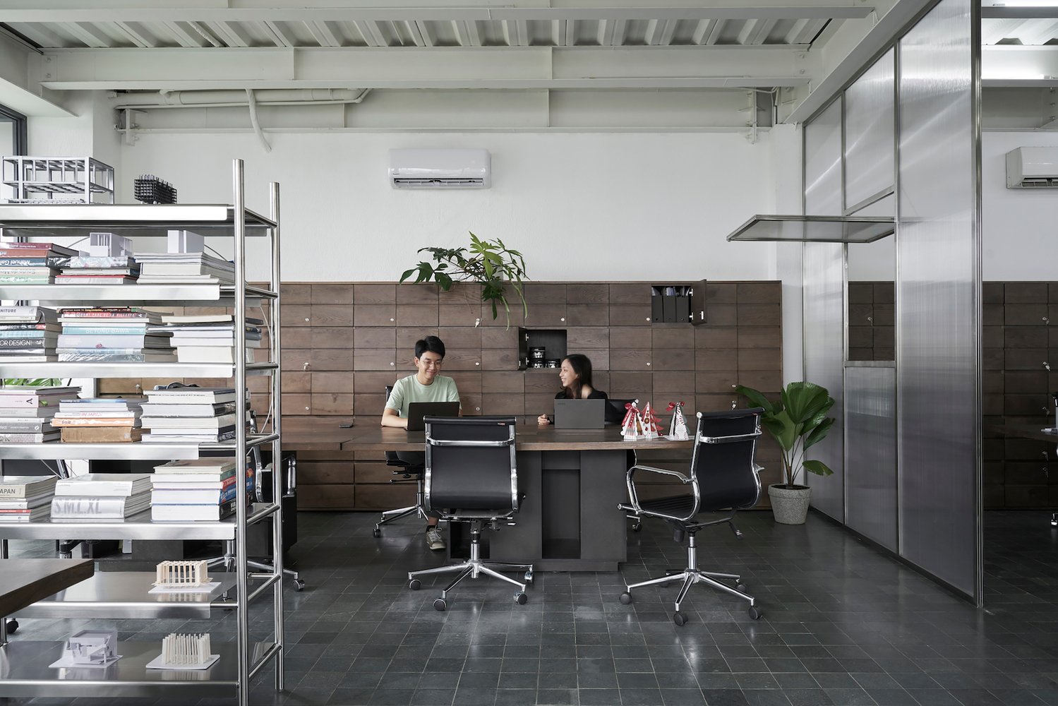 西贡实验室办公室