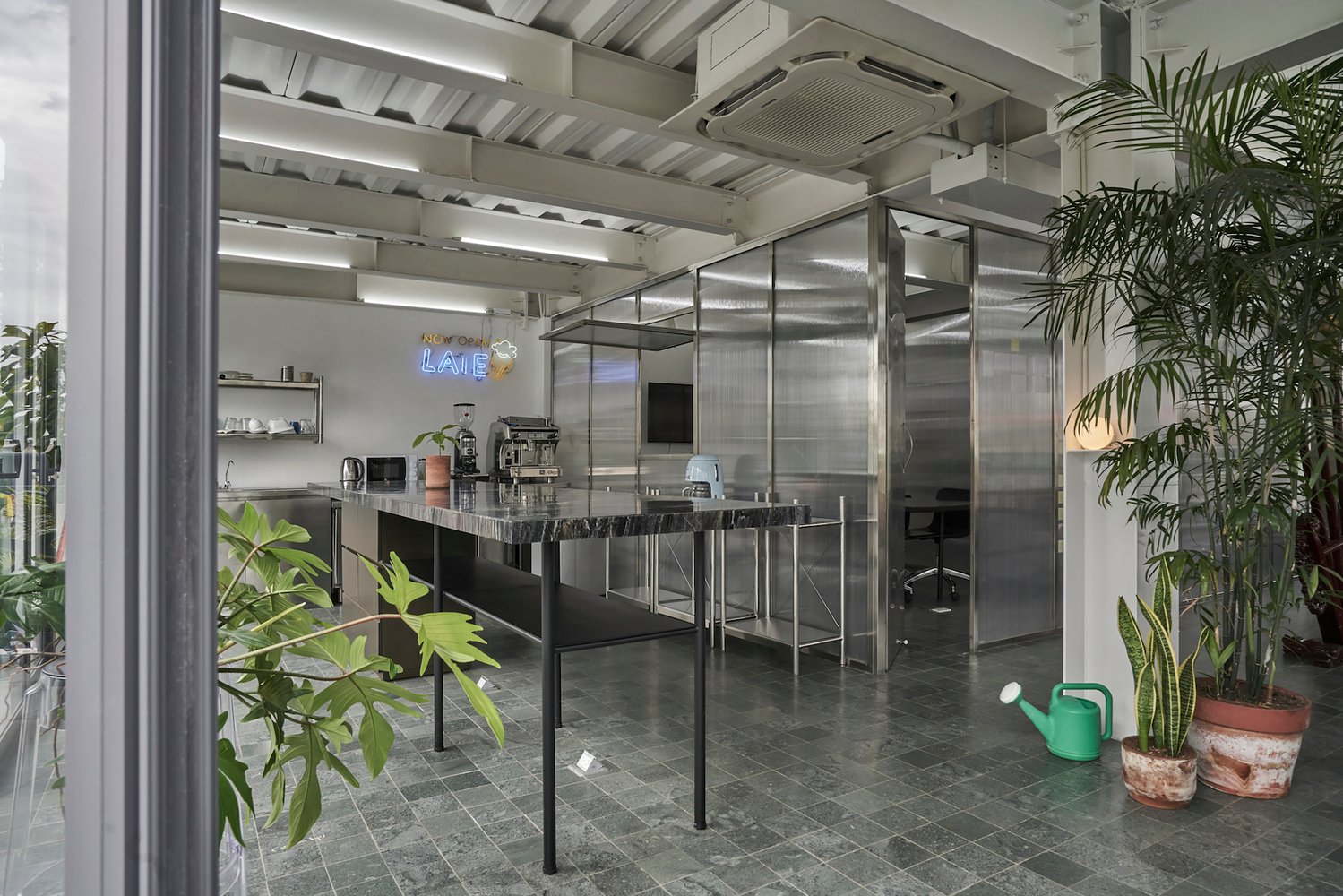 西贡实验室办公室