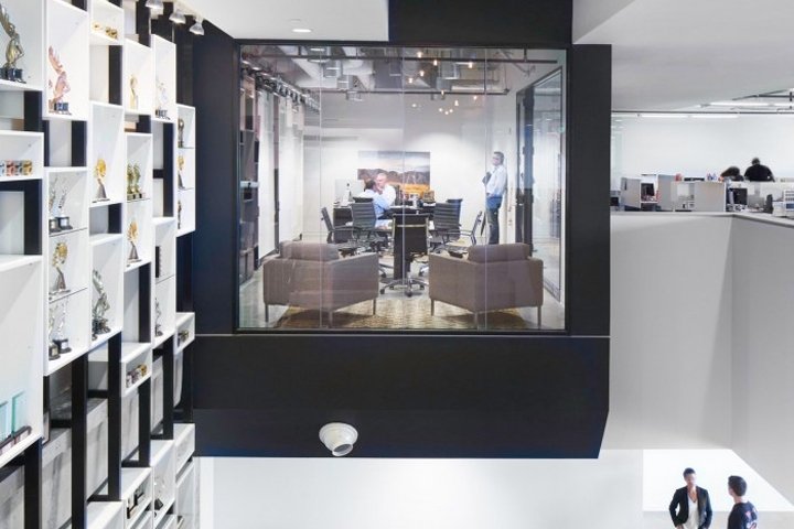 LatinWorks 办公室由 Studio8 Architects 设计，德克萨斯州奥斯汀