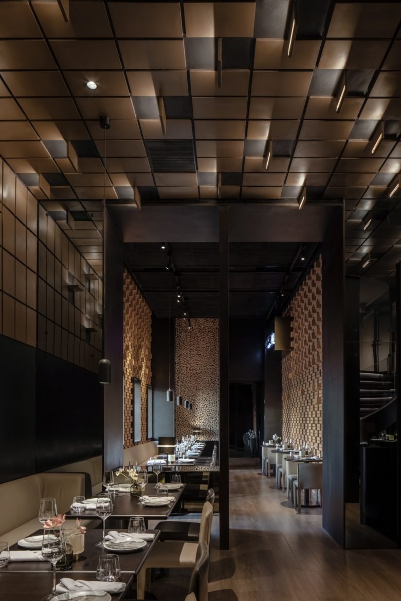 RooMoo Design Studio 设计的 Le Coq 餐厅