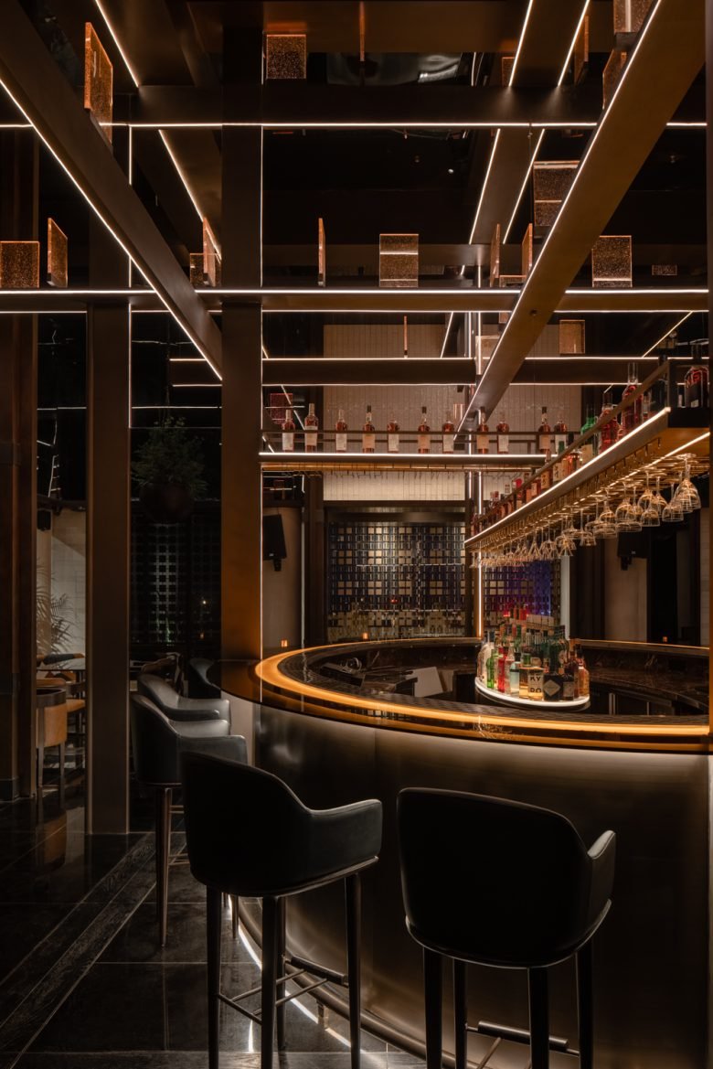 RooMoo Design Studio 设计的 Le Coq 餐厅