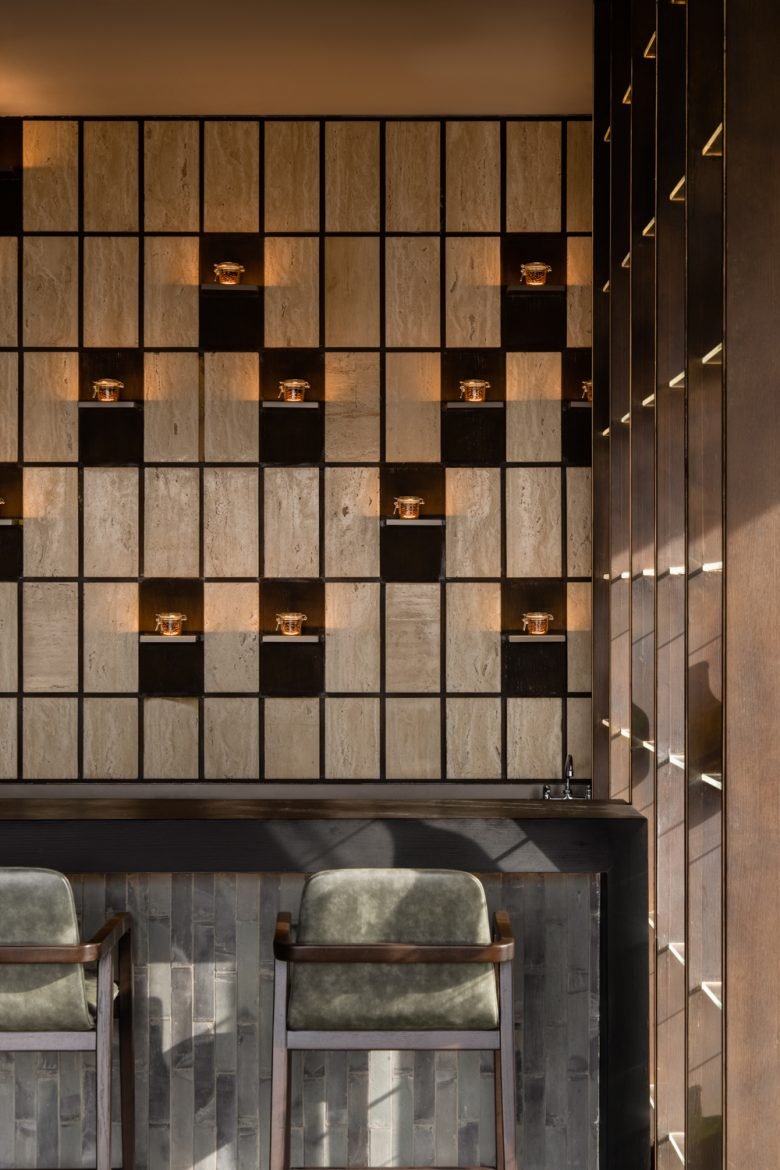 RooMoo Design Studio 设计的 Le Coq 餐厅