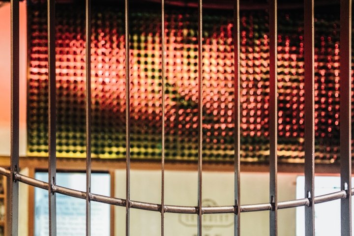 Le Poulet 餐厅，由 dongqi Architects 设计，中国深圳