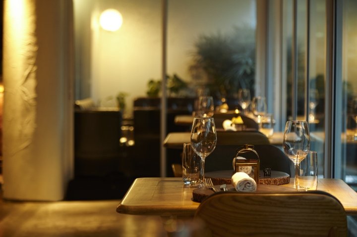 Ledu 酒吧和餐厅，由派对 / 空间 / 设计设计，曼谷 – 泰国