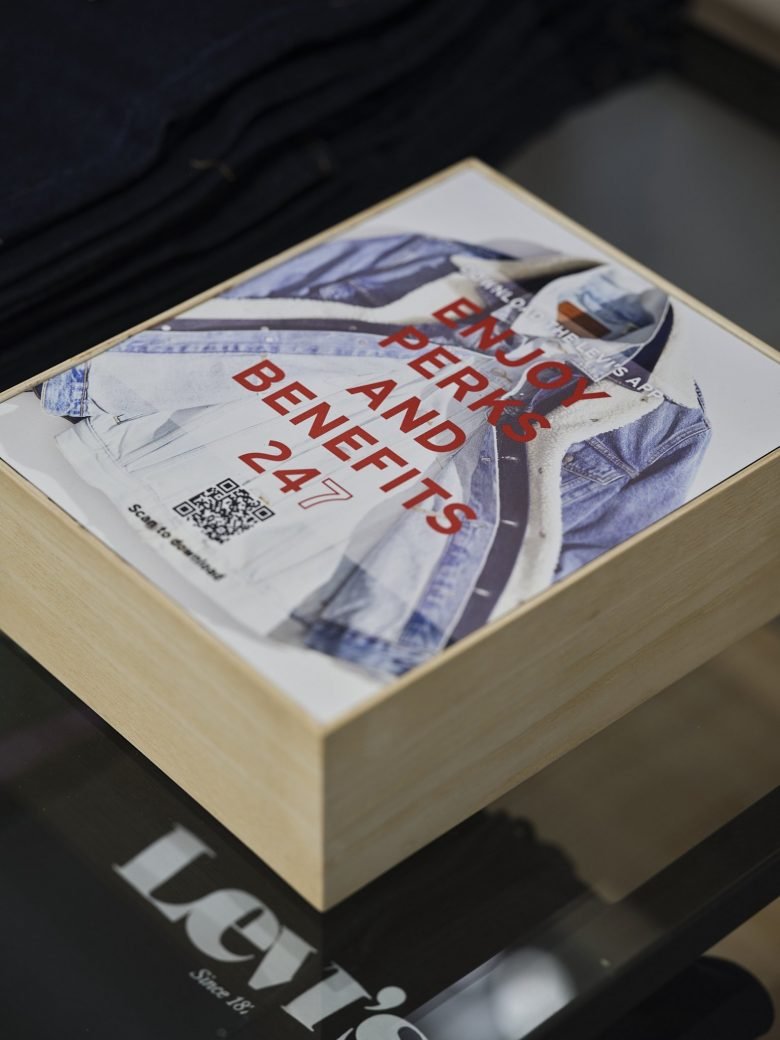 Levi’s® 牛仔裤和 T 恤 X Lucky Fox