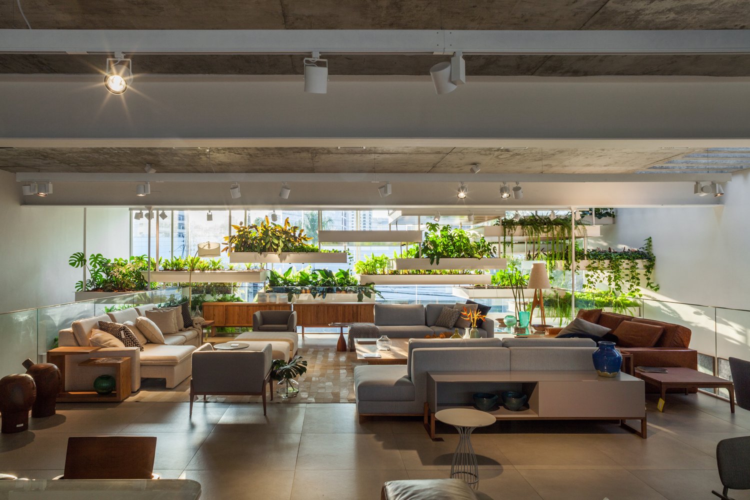 Líder 旗舰店 / FGMF Arquitetos