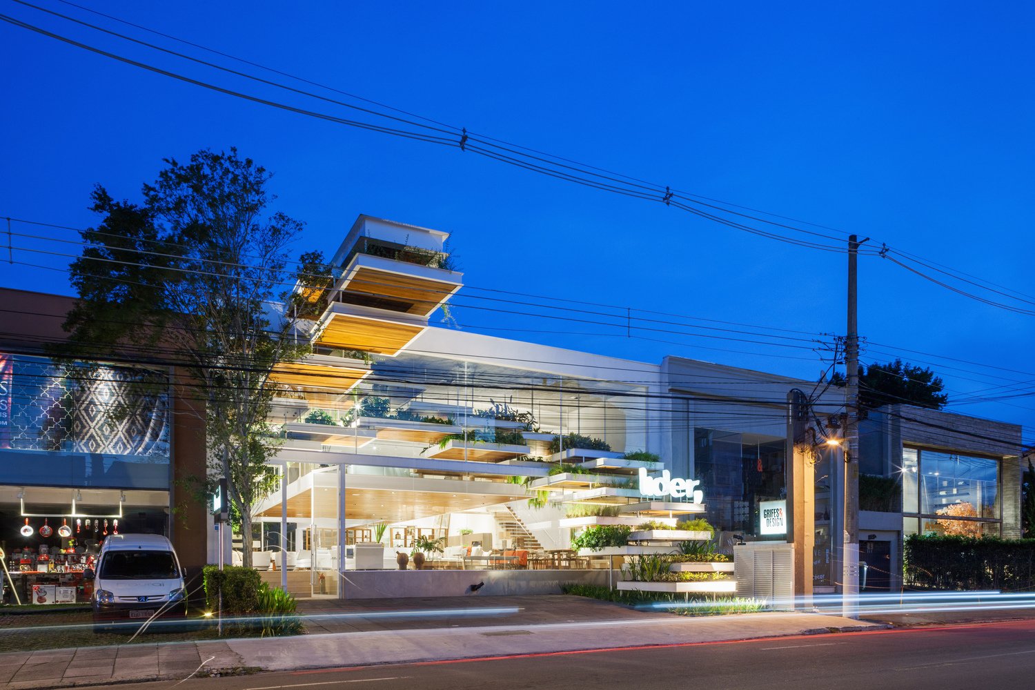 Líder 旗舰店 / FGMF Arquitetos