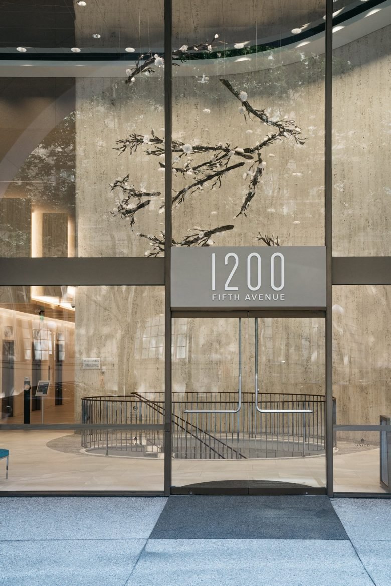 日本风格的雕塑装置为西雅图历史建筑带来新生命