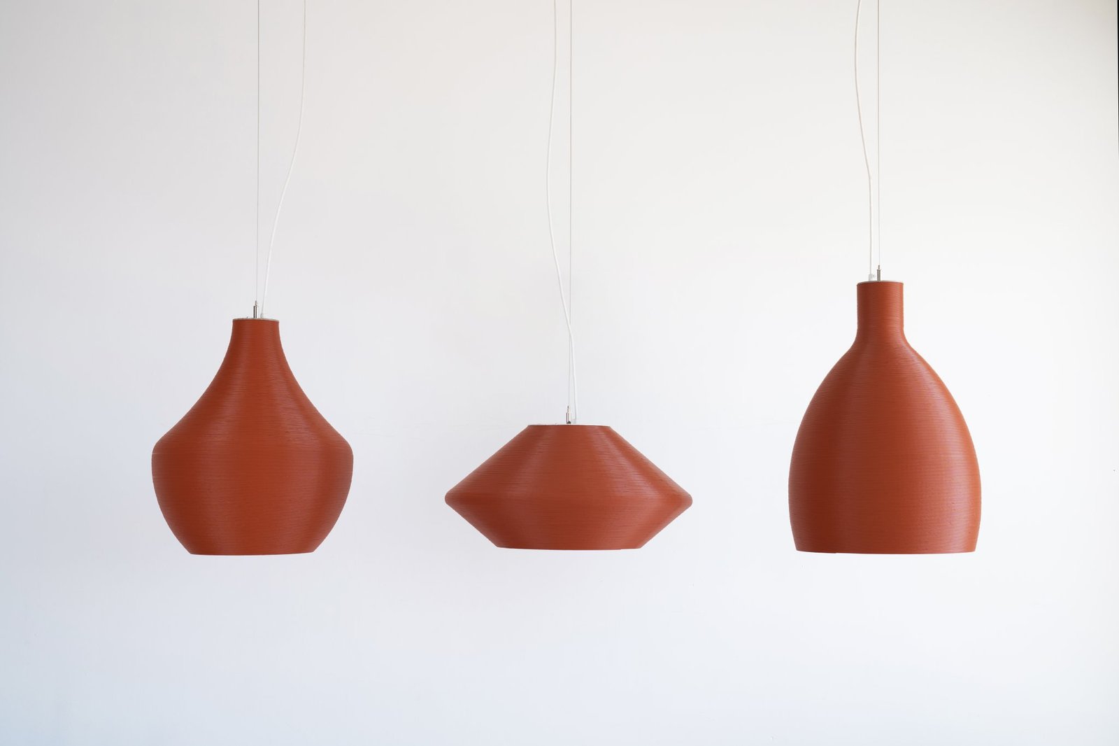 LightArt 的新吊灯研究规模、颜色、照明技术和可持续性