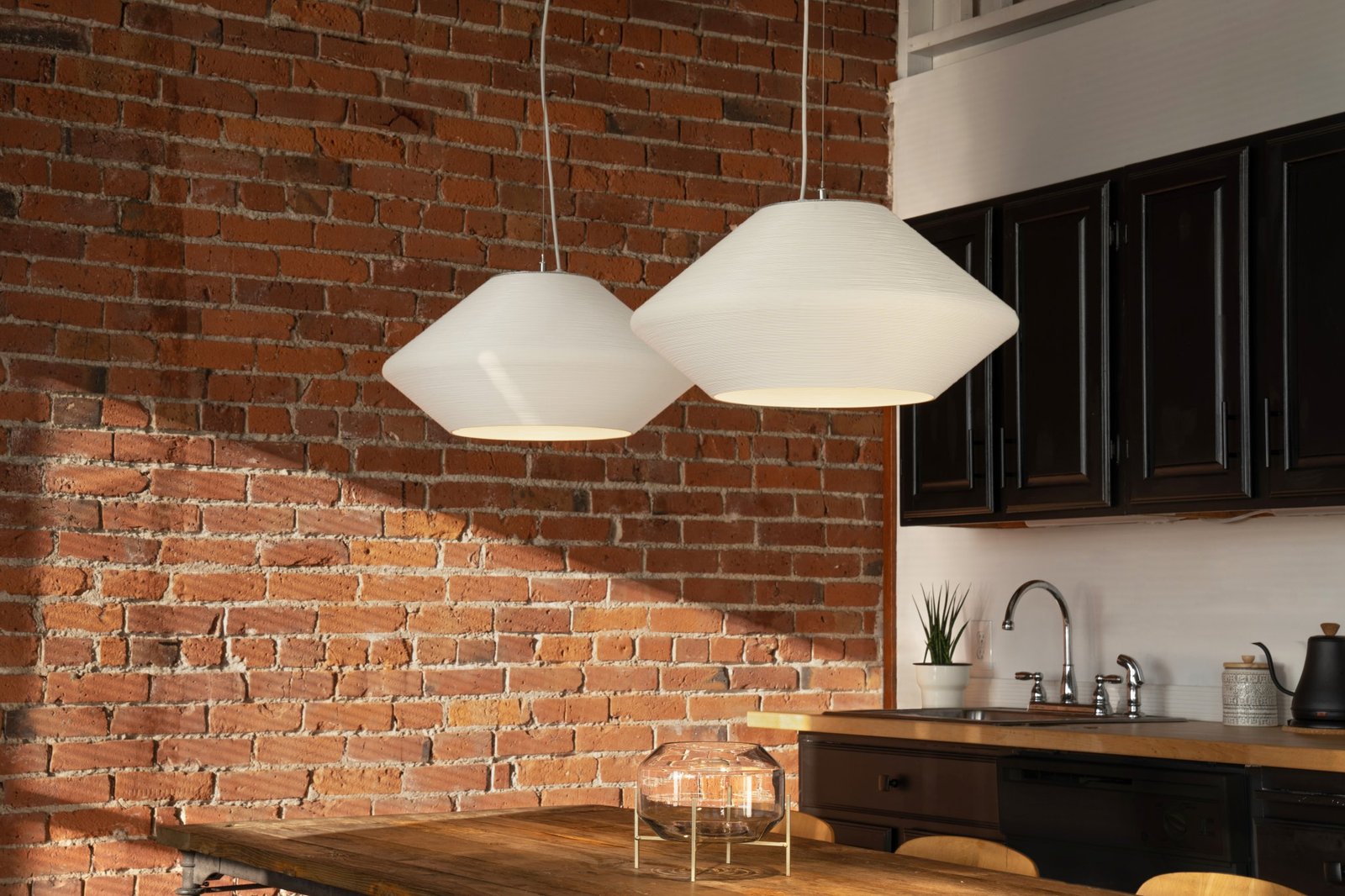 LightArt 的新吊灯研究规模、颜色、照明技术和可持续性