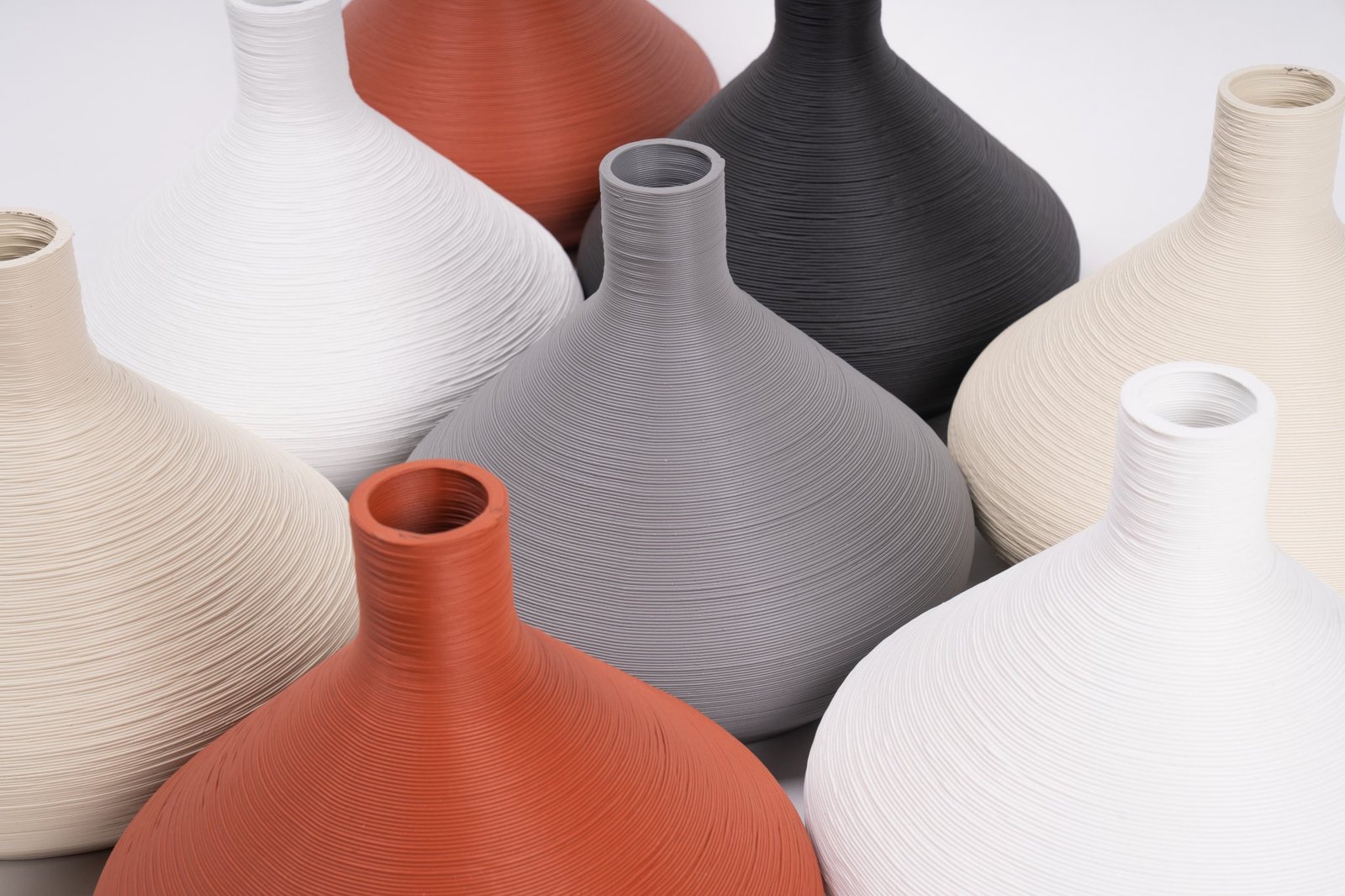 LightArt 的新吊灯研究规模、颜色、照明技术和可持续性