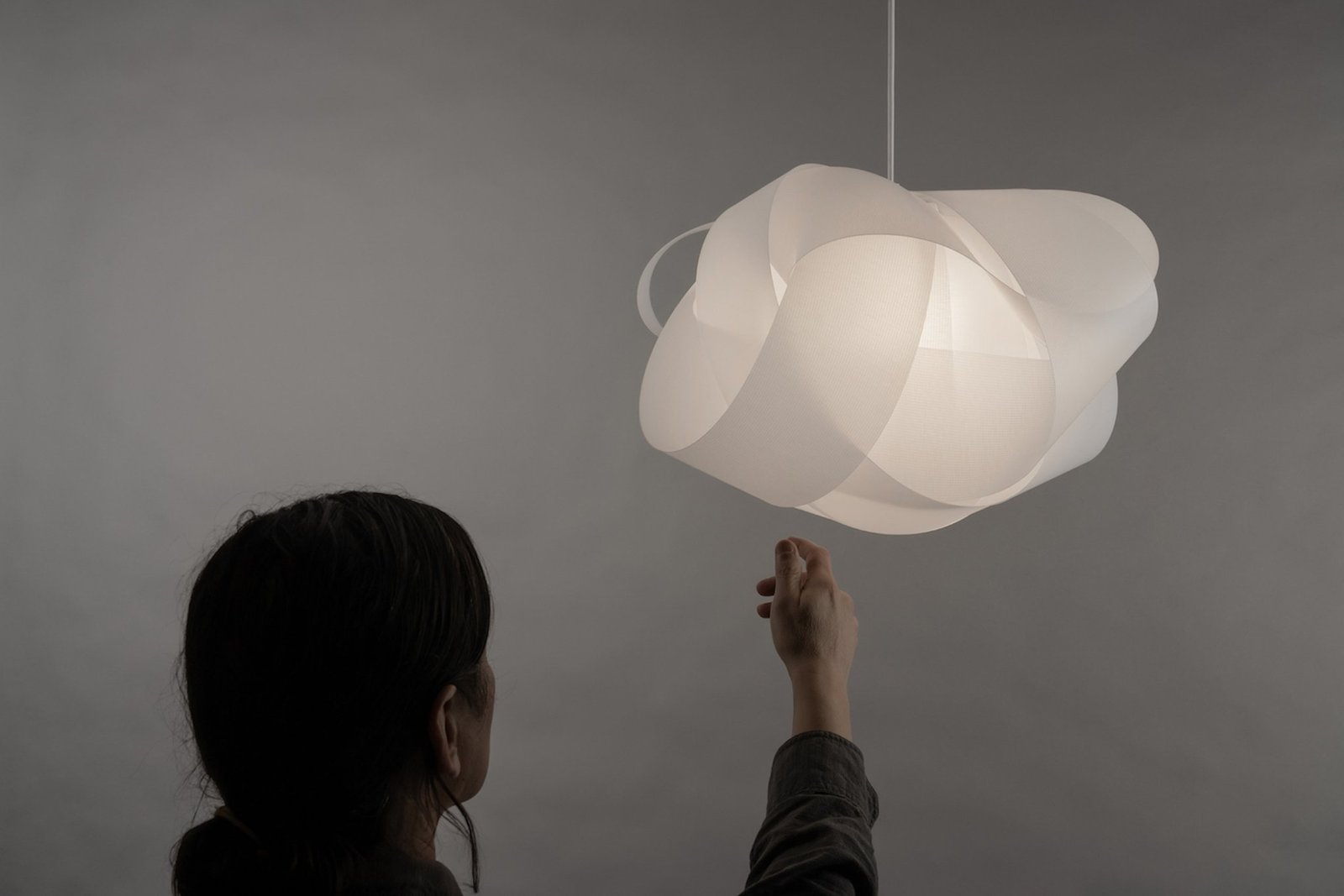 LightArt 新品:融合感觉与功能的丝带云吊坠 LightArt 新品:融合感觉与功能的丝带云吊坠