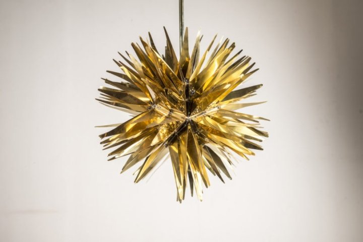 Firebox 照明系列灵感来自 Studio Avni 的 Holy Fire