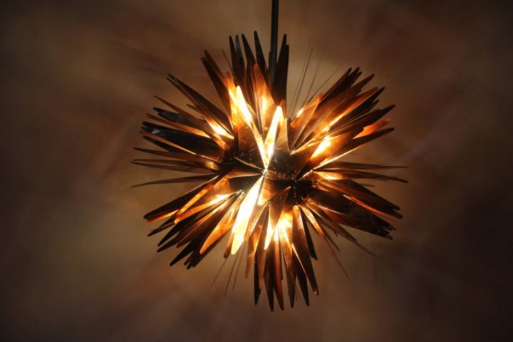 Firebox 照明系列灵感来自 Studio Avni 的 Holy Fire