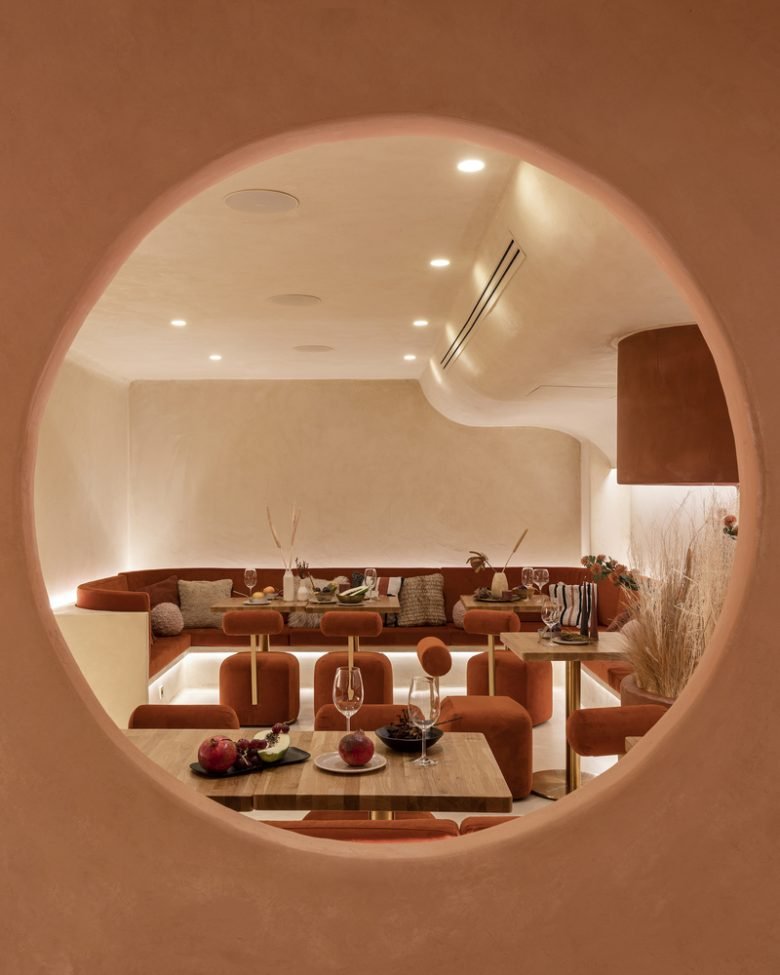 Masquespacio 设计的 Living Bakkali 餐厅