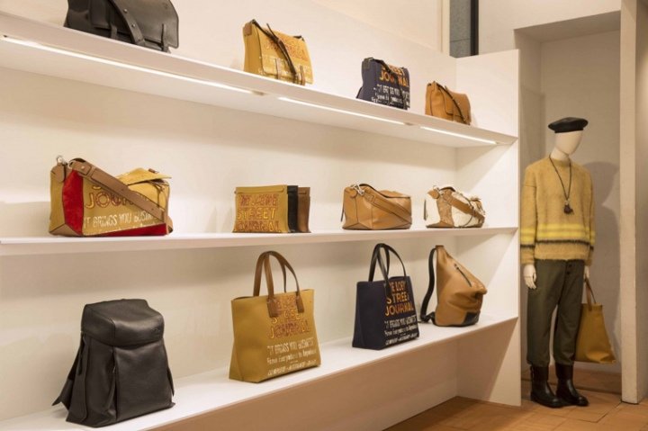 Loewe 快闪店，由 Johnatan Anderson 和 m/m（巴黎）设计，日本新宿