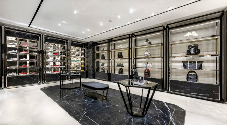 由 Claudio Pironi 建筑师在新加坡滨海湾金沙建造的令人印象深刻的豪华寺庙